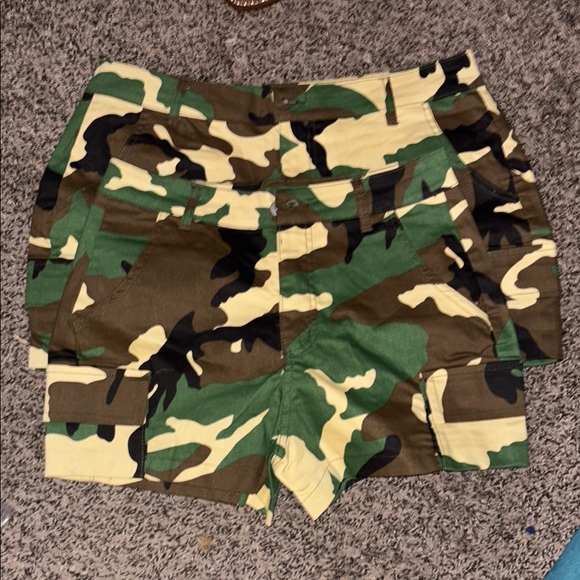 Camouflage Women's Short Bundle - Picture 1 of 1